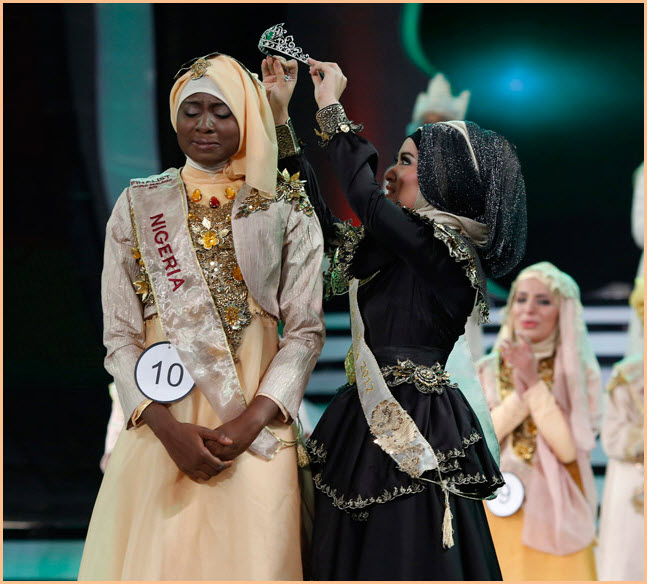 Конкурс красоты «Мисс мусульманка» прошел в Индонезии.
